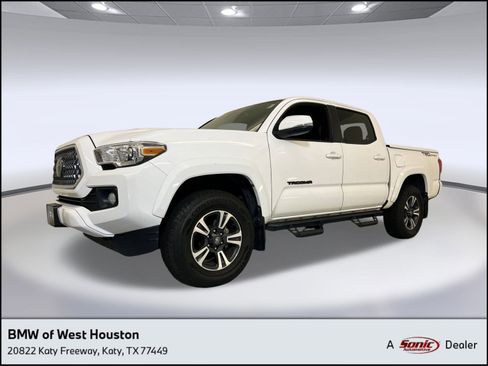 Used 2019 Toyota Tacoma TRD Sport image 1