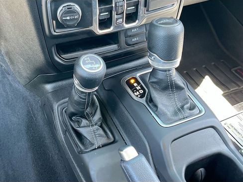Certified 2025 Jeep Gladiator Sport AWD/4WD image 16