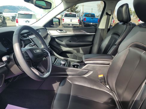 Used 2024 Jeep Grand Cherokee L Limited image 7