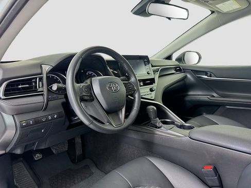 Used 2024 Toyota Camry SE FWD image 9