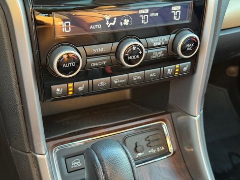 Used 2019 Subaru Ascent Touring w/ Popular Package #3 image 20