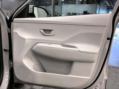 Used 2025 Hyundai Kona SEL FWD image 25