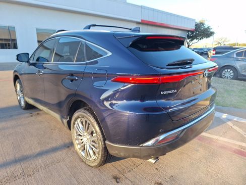 Used 2023 Toyota Venza Limited image 4