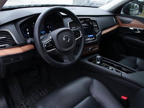 Used 2023 Volvo XC90 B6 Plus image 9