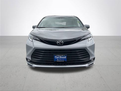 New 2026 Toyota Sienna XLE Woodland Edition image 3