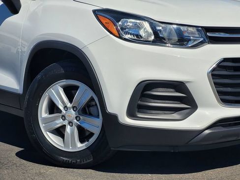 Used 2021 Chevrolet Trax LS w/ Fleet Convenience Package FWD image 9