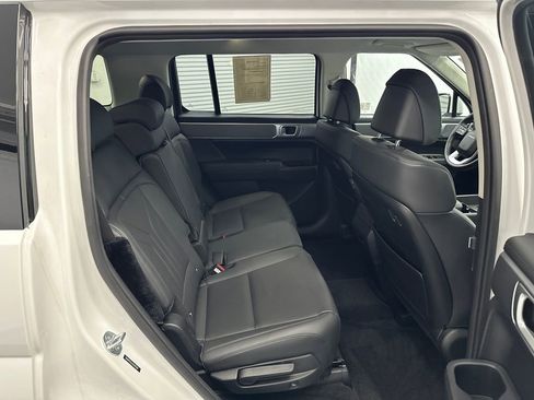 Used 2025 Hyundai Santa Fe SEL image 16