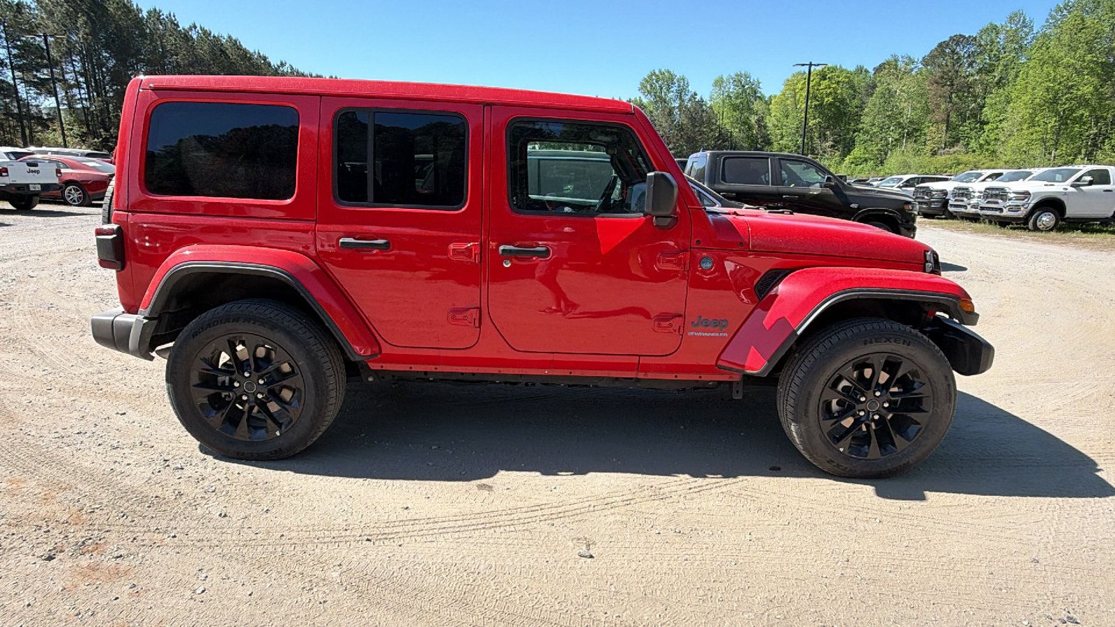 Used 2025 Jeep Wrangler Unlimited Sahara w/ Safety Group AWD/4WD image 7