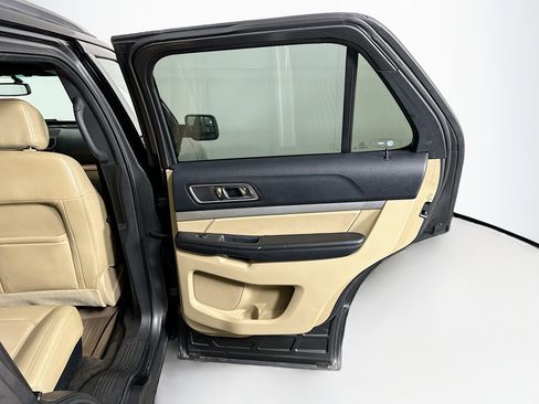 Used 2016 Ford Explorer XLT w/ Equipment Group 202A image 30