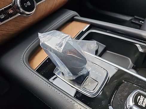 New 2024 Volvo XC90 T8 Plus w/ Protection Package Premier image 19