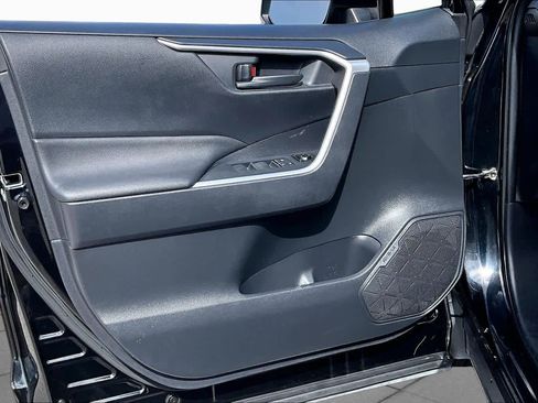 Used 2019 Toyota RAV4 LE w/ Carpet Mat Package FWD image 22