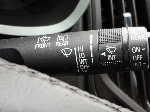 Used 2017 Chevrolet Equinox LT w/ Convenience Package image 23