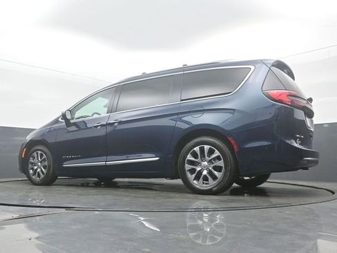 Used 2022 Chrysler Pacifica Pinnacle FWD image 46