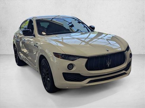 Used 2024 Maserati Levante GT Ultima AWD/4WD image 3