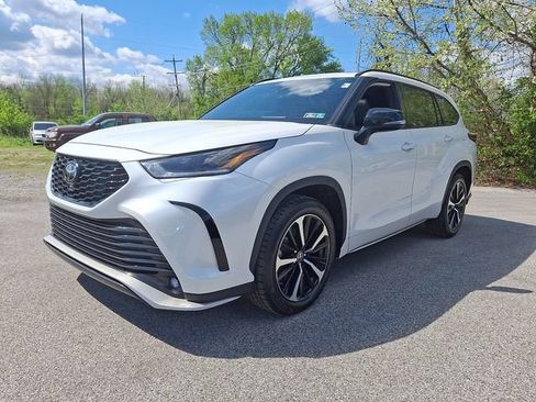Used 2022 Toyota Highlander XSE FWD image 4
