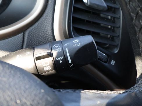 Used 2016 Jeep Cherokee Latitude w/ Cold Weather Group AWD/4WD image 20
