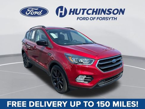 Used 2017 Ford Escape SE w/ SE Sport Appearance Package FWD image 1