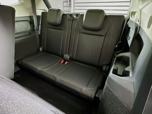 Used 2024 Volkswagen Tiguan SE image 28