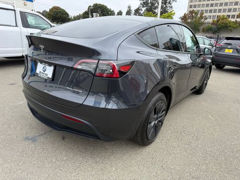 Used 2024 Tesla Model Y Long Range AWD/4WD image 4
