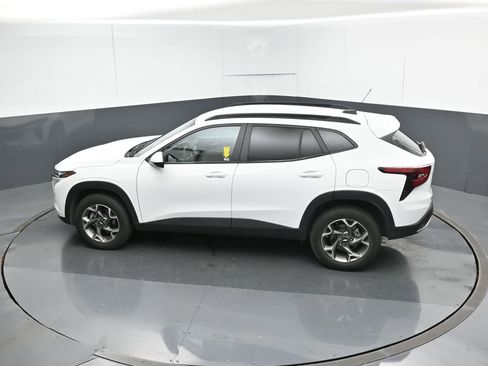 Used 2025 Chevrolet Trax LT image 45