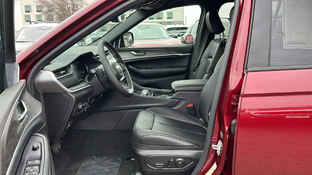New 2026 Jeep Grand Cherokee Limited AWD/4WD image 9