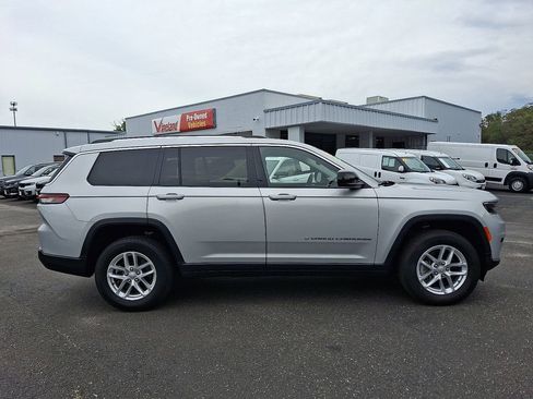 Used 2022 Jeep Grand Cherokee L Laredo w/ Luxury Tech Group I image 7