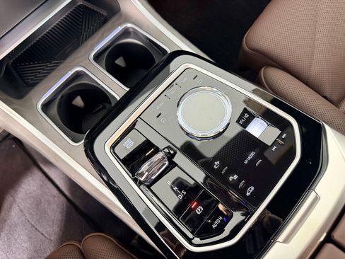 Certified 2025 BMW 740i w/ Premium Package RWD image 16