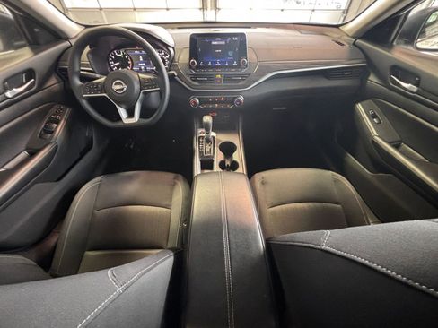 Used 2025 Nissan Altima 2.5 SV image 34