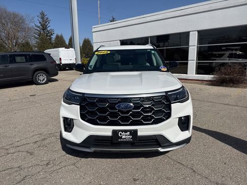 Used 2025 Ford Explorer Platinum w/ Ultimate Package AWD/4WD image 5