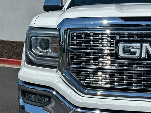 Used 2018 GMC Sierra 1500 SLT w/ SLT Premium Package image 44