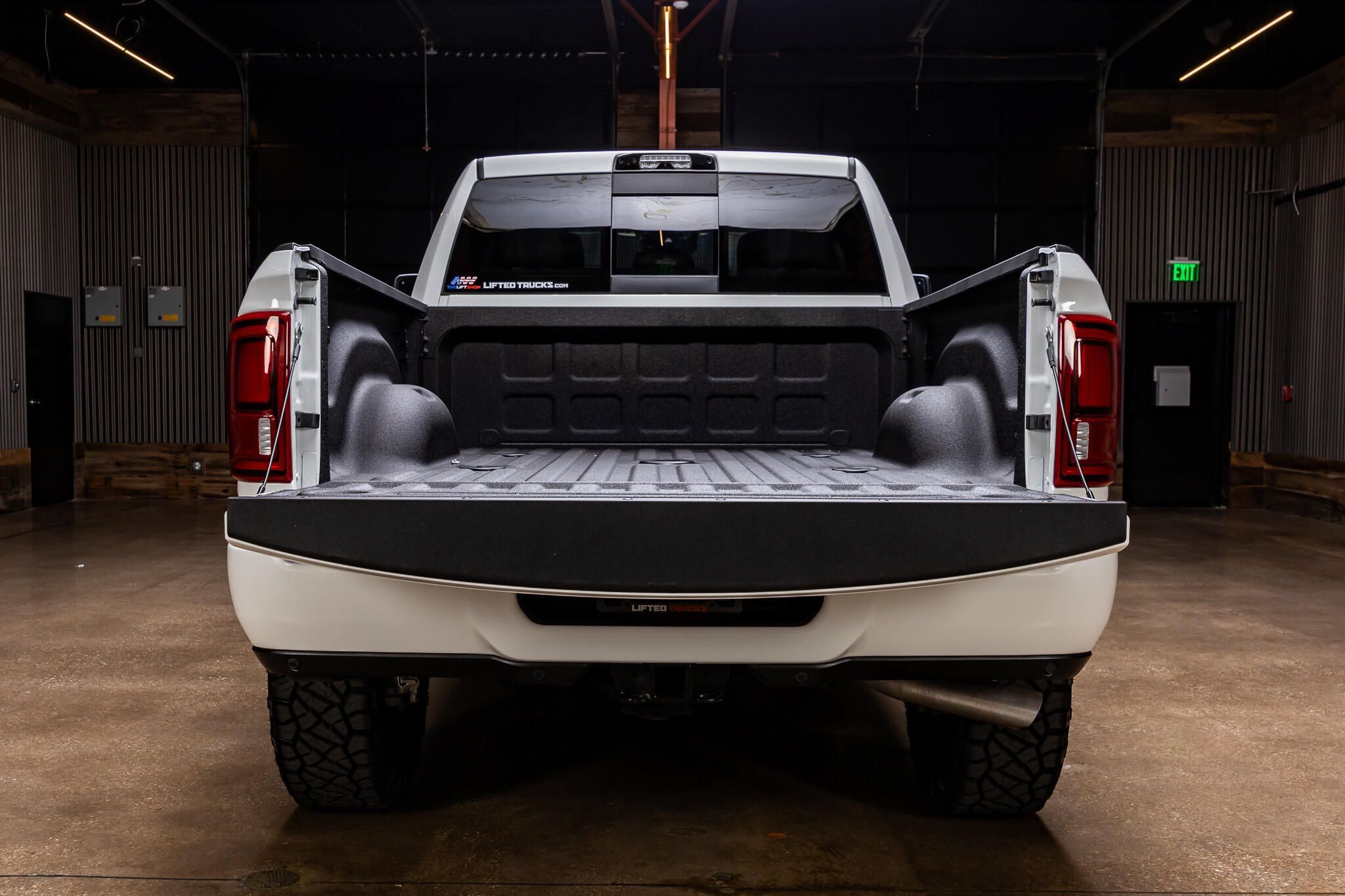 Used 2026 RAM 2500 Limited AWD/4WD image 9