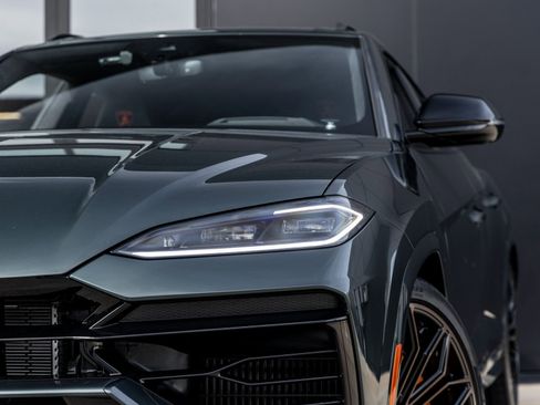 Used 2025 Lamborghini Urus SE image 15