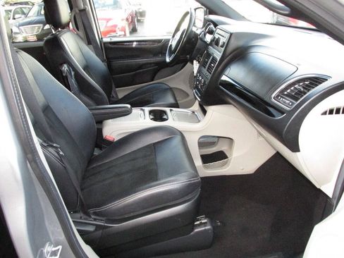 Used 2017 Dodge Grand Caravan SXT FWD image 28