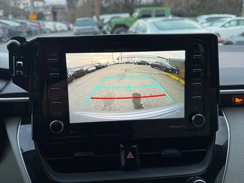 Used 2021 Toyota Corolla LE image 23