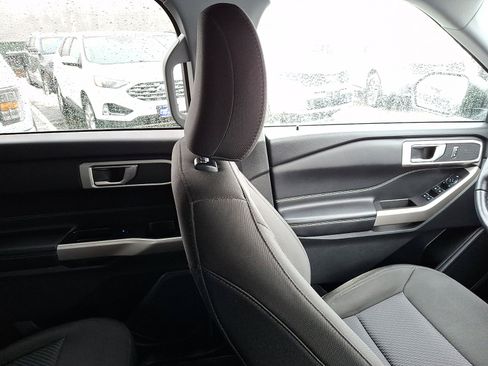 Used 2022 Ford Explorer XLT image 13