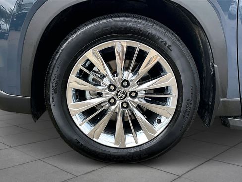 Used 2025 Toyota Grand Highlander Platinum image 11