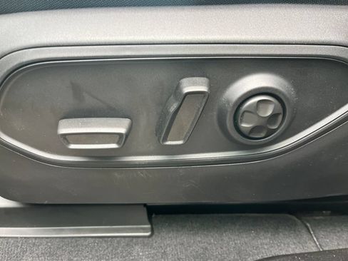 New 2025 Jeep Grand Cherokee Laredo X w/ Luxury Tech Group I AWD/4WD image 30