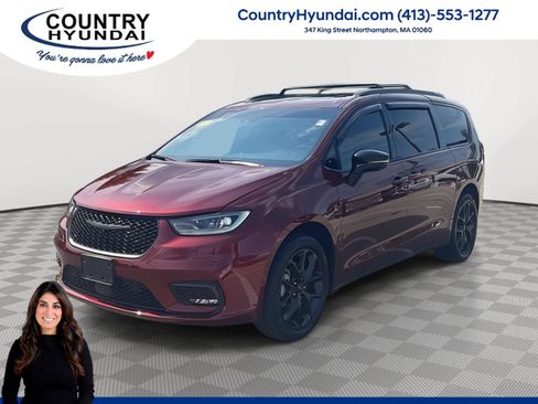Used 2023 Chrysler Pacifica Limited w/ Uconnect Theater Family Group AWD/4WD image 1