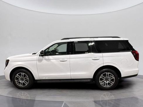 Certified 2025 Ford Expedition Active AWD/4WD image 2