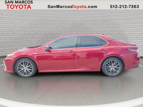 Used 2021 Toyota Camry XLE w/ Navigation Upgrade Package FWD image 9
