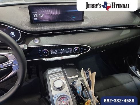 Used 2025 Genesis GV70 2.5T AWD/4WD image 9