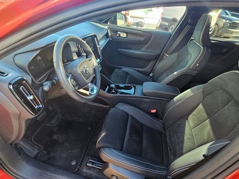 Certified 2023 Volvo C40 P8 Recharge Ultimate image 17