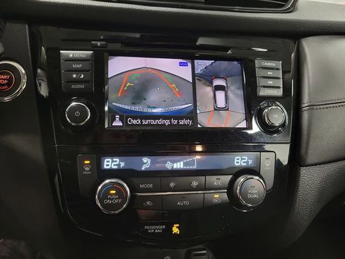 Used 2020 Nissan Rogue SL w/ Premium Package image 18