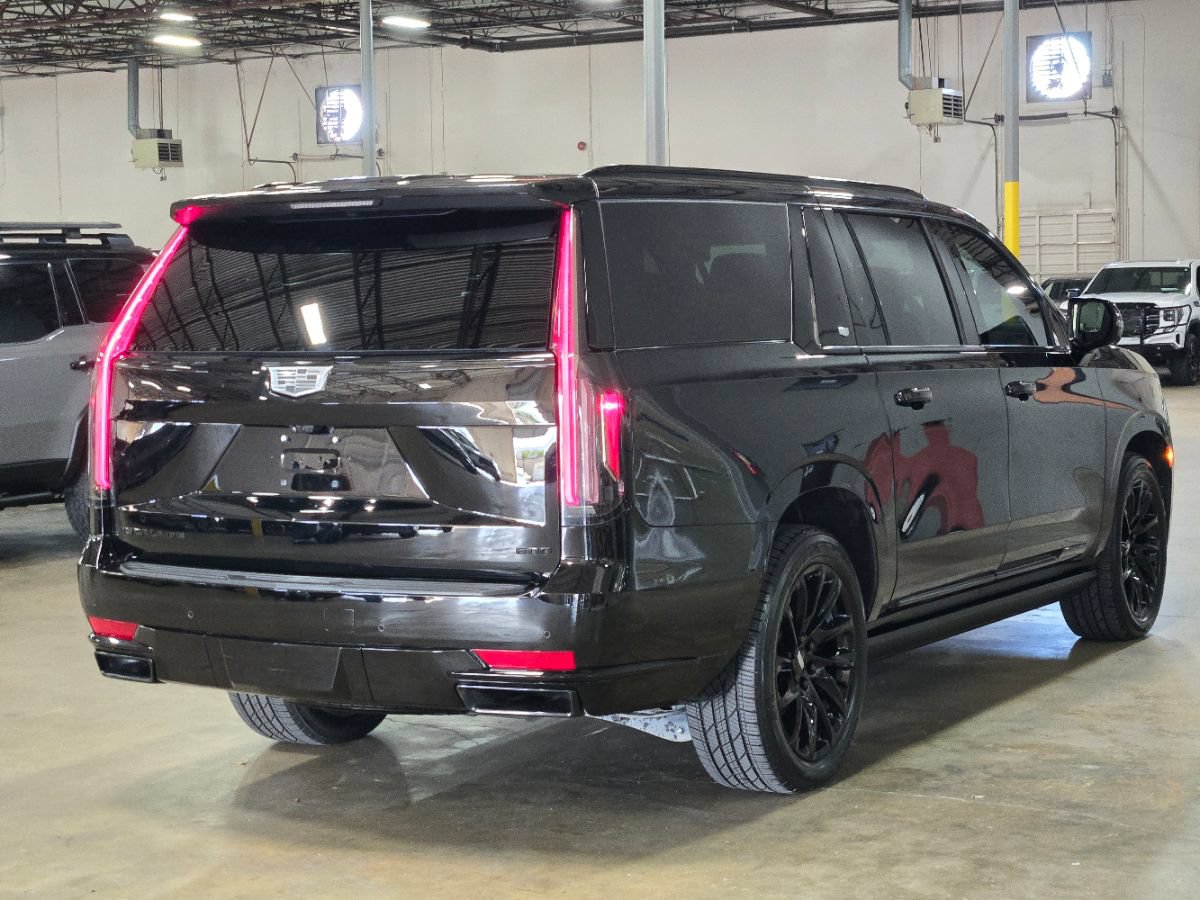Used 2023 Cadillac Escalade ESV Sport w/ LPO, ONYX Package AWD/4WD image 8