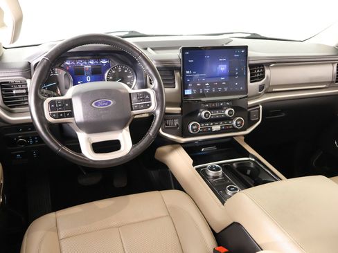 Used 2024 Ford Expedition Max XLT image 2