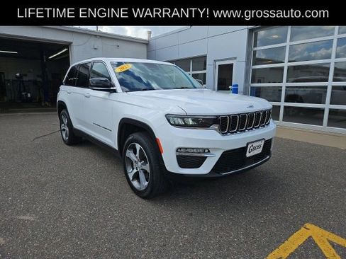 Used 2023 Jeep Grand Cherokee Limited w/ Luxury Tech Group II AWD/4WD image 2