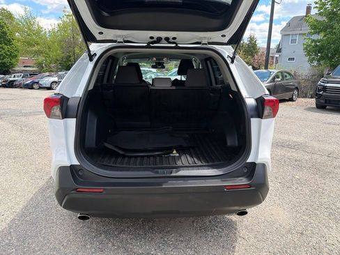 Used 2021 Toyota RAV4 XLE AWD/4WD image 6