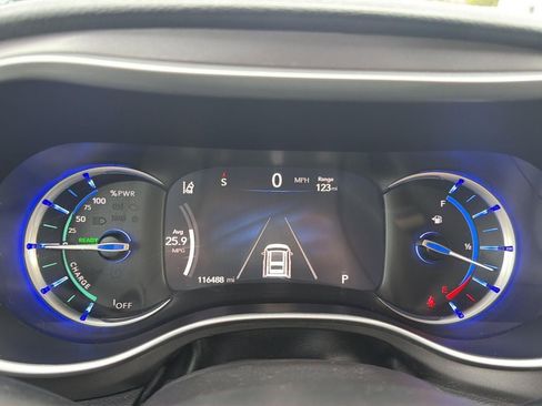 Used 2021 Chrysler Pacifica Touring-L FWD image 21
