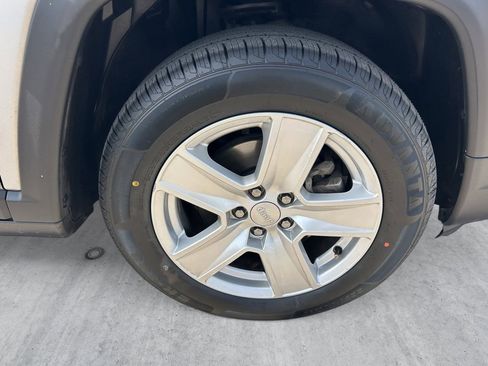 Used 2022 Jeep Compass Latitude FWD image 9