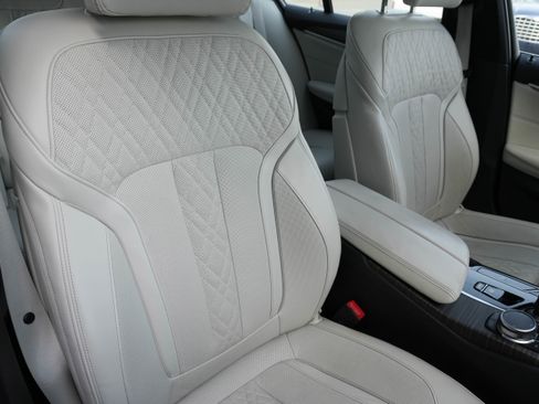 Certified 2023 BMW 540i w/ Premium Package image 29